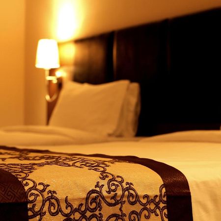 Ariya Hotel 팀부 외부 사진