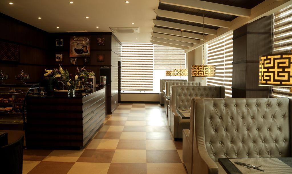 Ariya Hotel 팀부 외부 사진